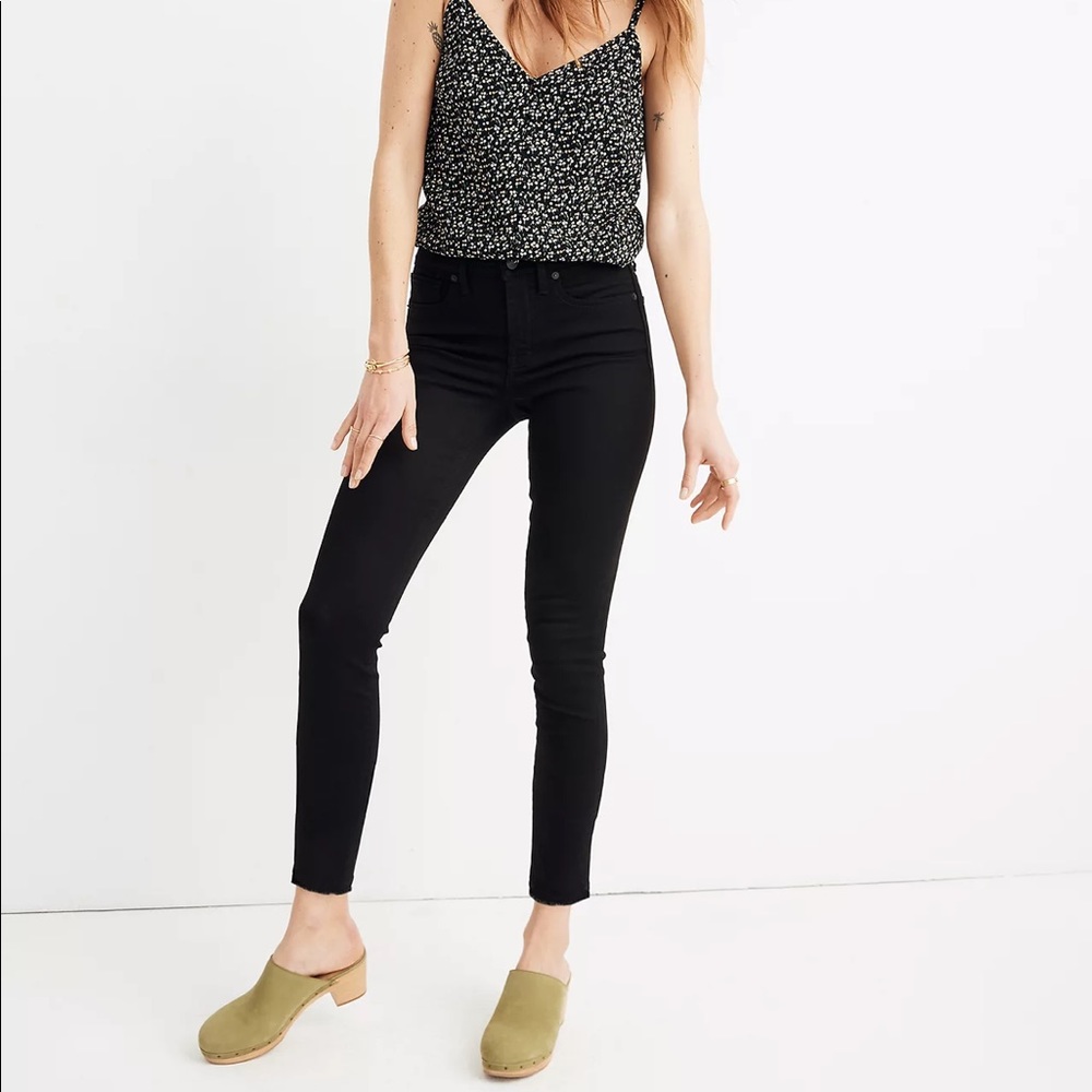 Madewell 9" High-Rise Skinny Crop Jeans in ISKO Stay Black™: Raw-Hem Size 28